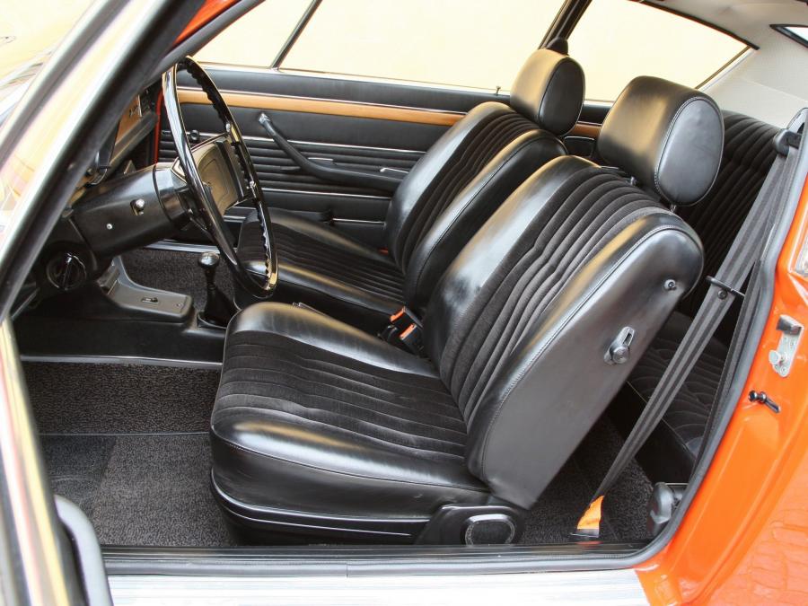 Интерьер Audi 100 Coupe S (C1) 1970 года  (WW) (фото 15 из 21)
